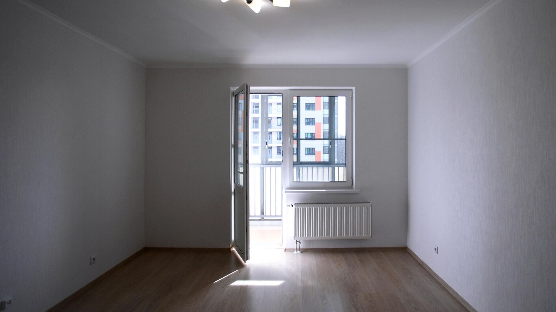 Комната в многоэтажном жилом доме - РИА Новости, 1920, 16.12.2025