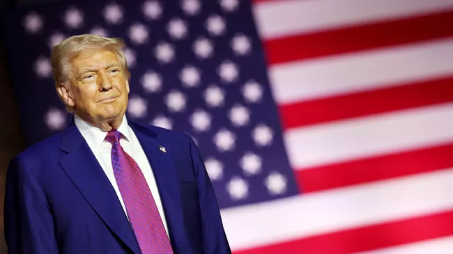 Президент США Дональд Трамп во время посещения авиабазы ​​Аль-Удейд в Катаре