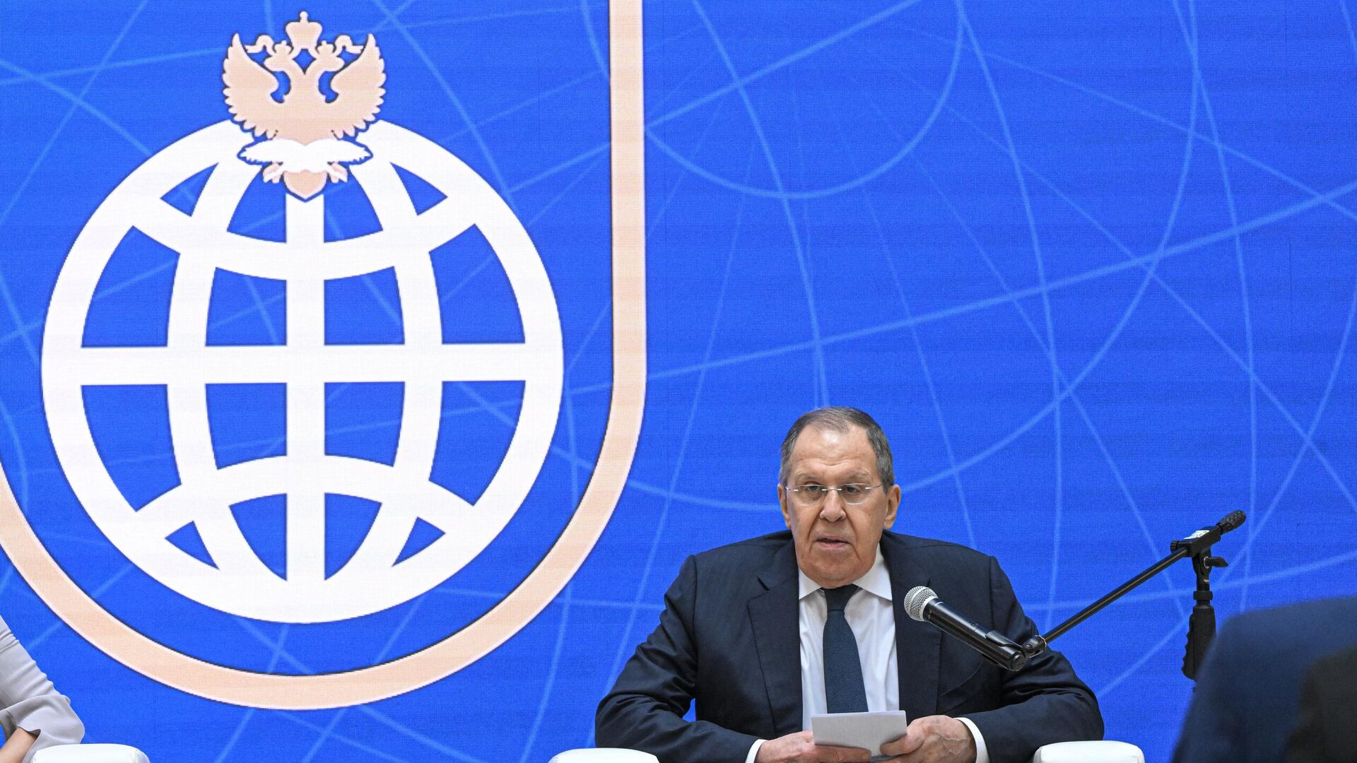 Министр иностранных дел России Сергей Лавров на торжественном заседании Дипломатического клуба Культура без границ: роль и развитие дипломатии культуры в Москве. 15 мая 2025 Министр иностранных дел России Сергей Лавров на торжественном заседании Дипломатического клуба Культура без границ: роль и развитие дипломатии культуры в Москве. 15 мая 2025 - РИА Новости, 1920, 15.05.2025