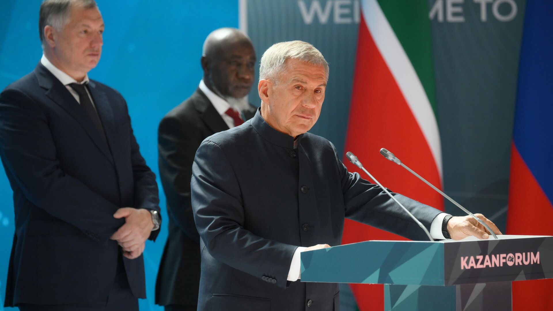 Глава Республики Татарстан, председатель Группы стратегического видения Россия – Исламский мир Рустам Минниханов во время торжественного открытия XVI Международного экономического форума Россия – Исламский мир: КаzanForum - РИА Новости, 1920, 15.05.2025