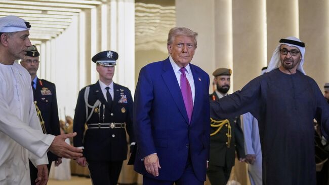 Президент США Дональд Трамп во время прибытия в ОАЭ. 15 мая 2025