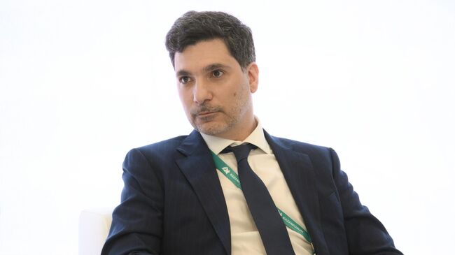 Руководитель направления по работе со странами Ближнего Востока и Африки АО РЭЦ Исрафил Али-Заде во время сессии Особенности выхода российских предприятий на рынок стран Арабского залива на XVI Международном экономическом форуме Россия – Исламский мир: КаzanForum