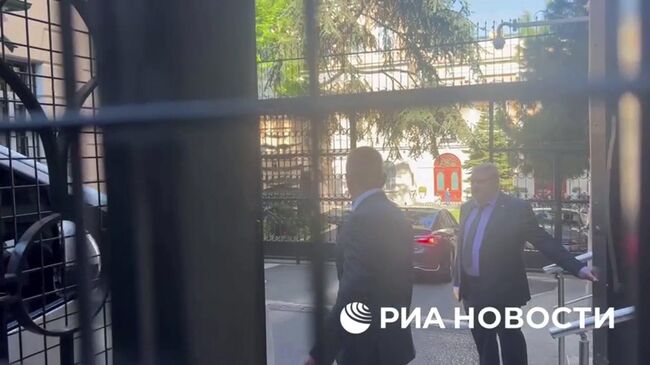 Прибытие российской делегации в генконсульство в Стамбуле