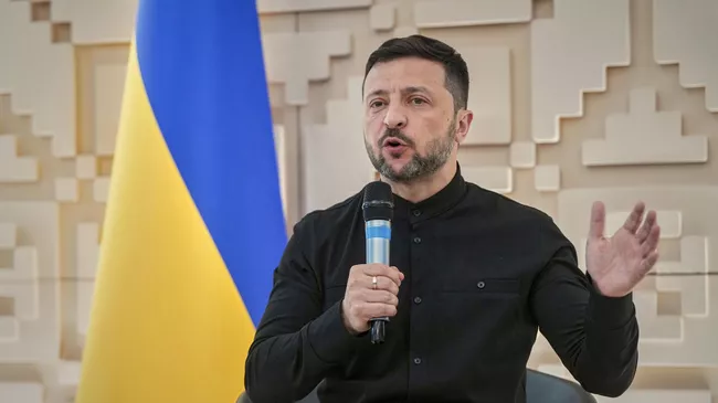 Владимир Зеленский во время пресс-конференции в посольстве Украины в Анкаре, Турция. 15 мая 2025 года