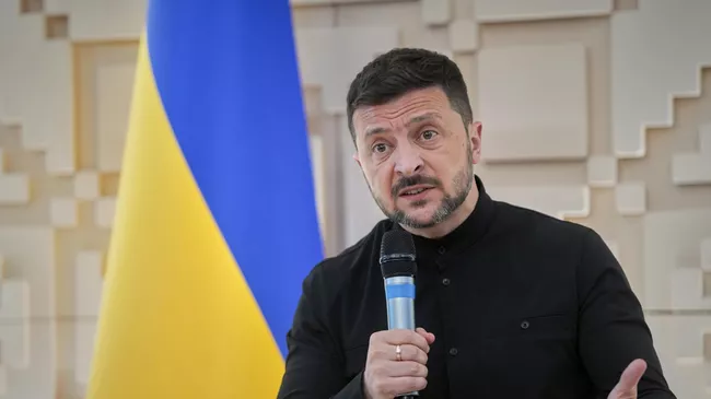 Владимир Зеленский во время пресс-конференции в посольстве Украины в Анкаре, Турция