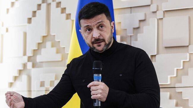 Владимир Зеленский во время пресс-конференции в посольстве Украины в Анкаре, Турция