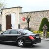 Турецкая делегация прибывает к месту проведения переговоров между делегациями России и Украины во дворце Долмабахче Стамбуле