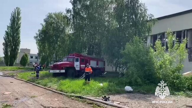 Кадры с места взрыва на свечном заводе в Башкирии