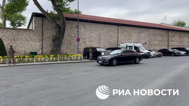 Украинская делегация подъезжает к месту переговоров в Стамбуле 