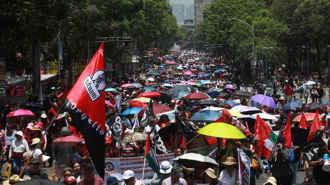 Акция протеста учителей в Мексике. 16 мая 2025