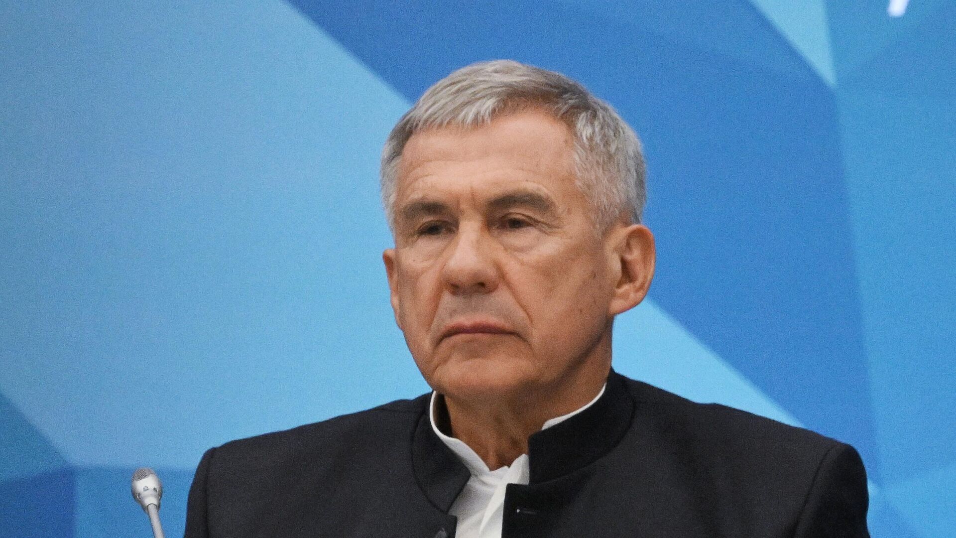 Глава Республики Татарстан Рустам Минниханов во время заседания группы стратегического видения Россия - Исламский мир. 16 мая 2025 - РИА Новости, 1920, 16.05.2025