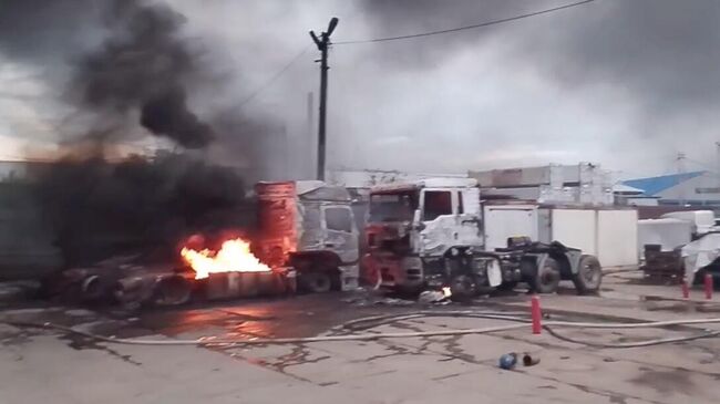 Пожар в автосервисе на Промышленной улице в Подольске. 16 мая 2025