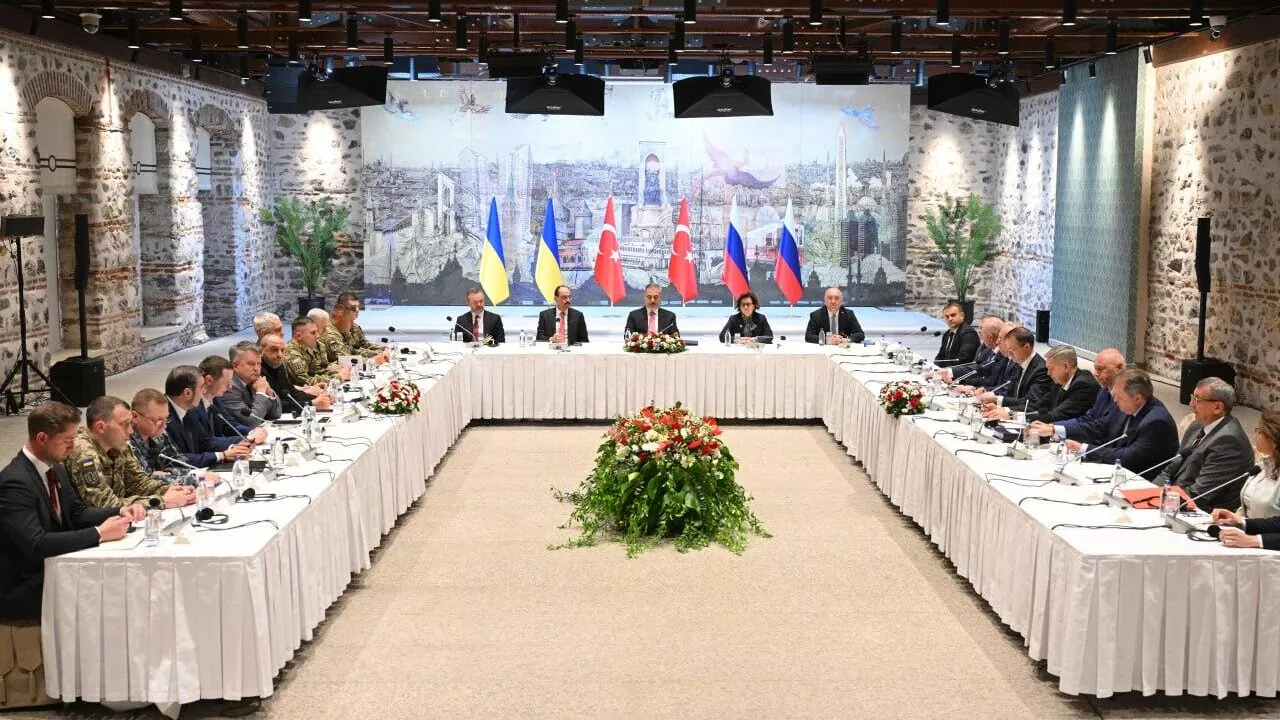 Una delegación rusa participa en las negociaciones ruso-ucranianas con la participación de la parte turca - RIA Novosti, 1920, 18/05/2025