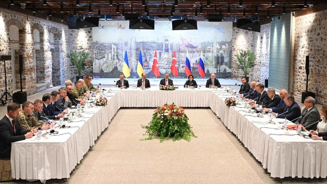 Российская делегация принимает участие в российско-украинских переговорах с участием турецкой стороны - РИА Новости, 1920, 16.05.2025
