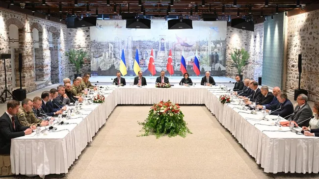 Российская делегация принимает участие в российско-украинских переговорах с участием турецкой стороны