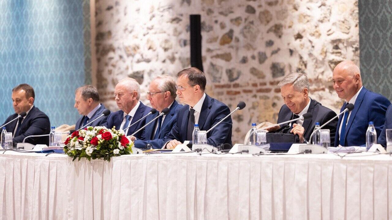 Российская делегация принимает участие в российско-украинских переговорах с участием турецкой стороны Российская делегация принимает участие в российско-украинских переговорах с участием турецкой стороны - РИА Новости, 1920, 16.05.2025
