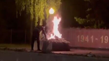 Неизвестный мужчина потушил Вечный огонь на мемориале Памятник Славы, посвящённом погибшим в боях за Воронеж во время Великой Отечественной войны - РИА Новости, 1920, 16.05.2025