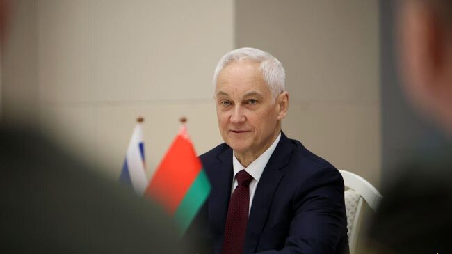Министр обороны РФ Андрей Белоусов во время встречи с министром обороны Республики Беларусь Виктором Хрениным в Минске. 16 мая 2025
