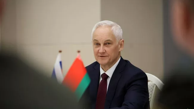 Министр обороны РФ Андрей Белоусов во время встречи с министром обороны Республики Беларусь Виктором Хрениным в Минске
