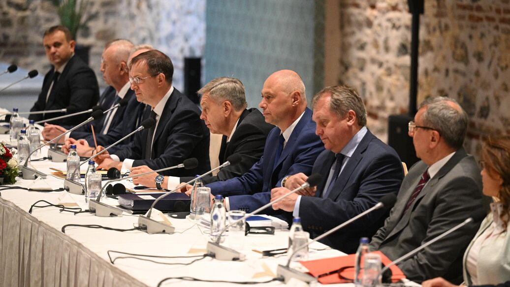 Российская делегация на время вышла из зала, где проходят переговоры