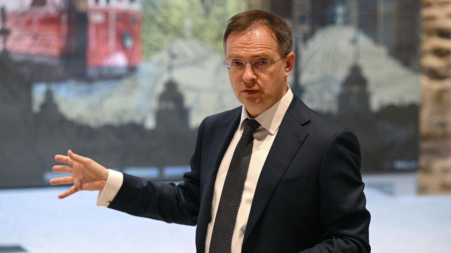 Помощник президента РФ Владимир Мединский во время заявления российской делегации по итогам переговоров России и Украины в Стамбуле - РИА Новости, 1920, 19.05.2025