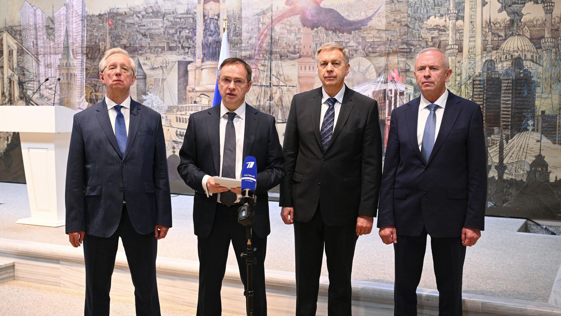 Помощник президента РФ Владимир Мединский во время заявления российской делегации по итогам переговоров России и Украины в Стамбуле - РИА Новости, 1920, 26.05.2025