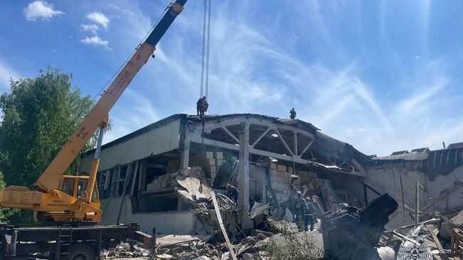 Ликвидация последствий взрыва на территории предприятия Свеча в Салавате. 16 мая 2025