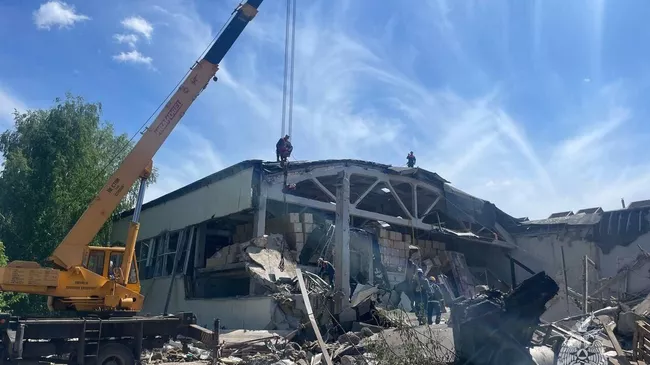 Ликвидация последствий взрыва на территории предприятия Свеча в Салавате. 16 мая 2025