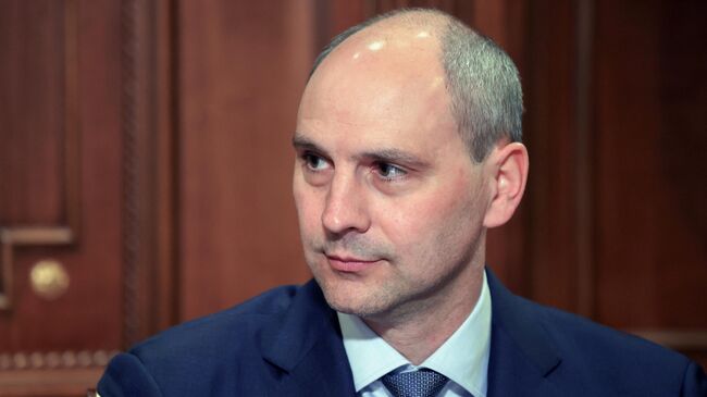 Врио губернатора Свердловской области Денис Паслер во время встречи с заместителем председателя Совета безопасности РФ Дмитрием Медведевым. 16 мая 2025