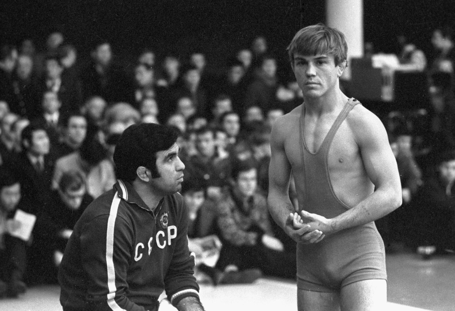 Владимир Юмин (справа) с тренером Юрием Шахмурадовым - РИА Новости, 1920, 17.05.2025