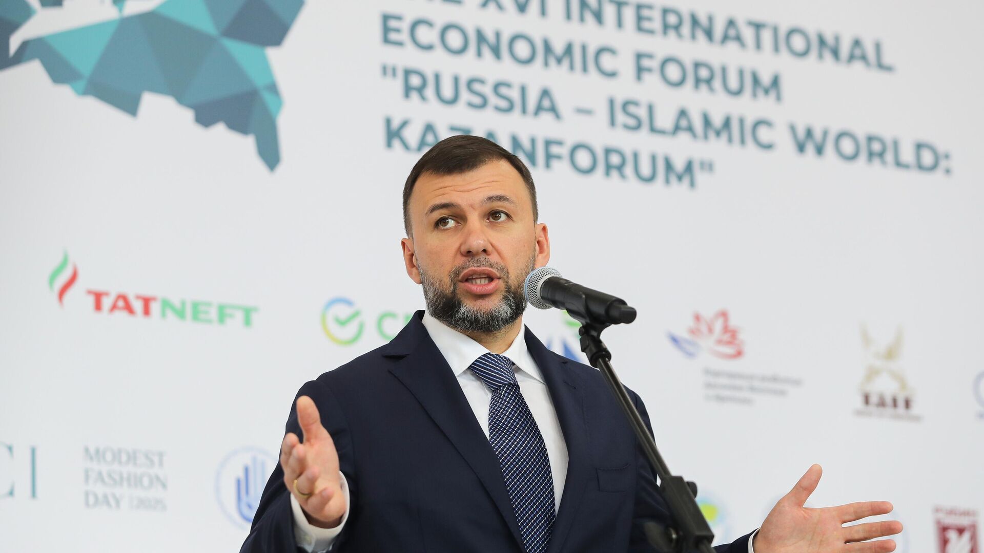 Глава ДНР Денис Пушилин на форуме Россия — Исламский мир: KazanForum - РИА Новости, 1920, 17.05.2025