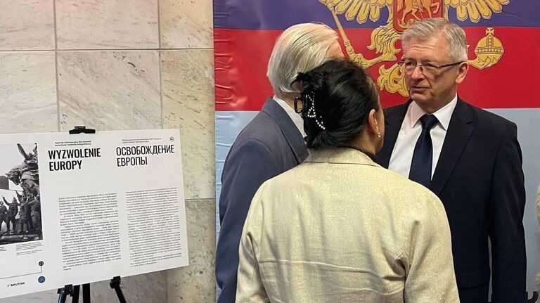 Фотовыставка Освобождение Европы открылась в Варшаве Фотовыставка Освобождение Европы открылась в Варшаве