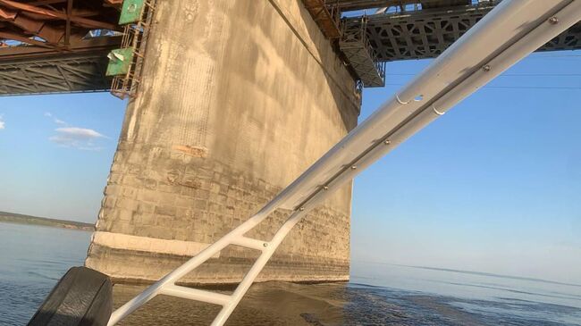 Место столкновения судна с опорой моста в Ульяновске