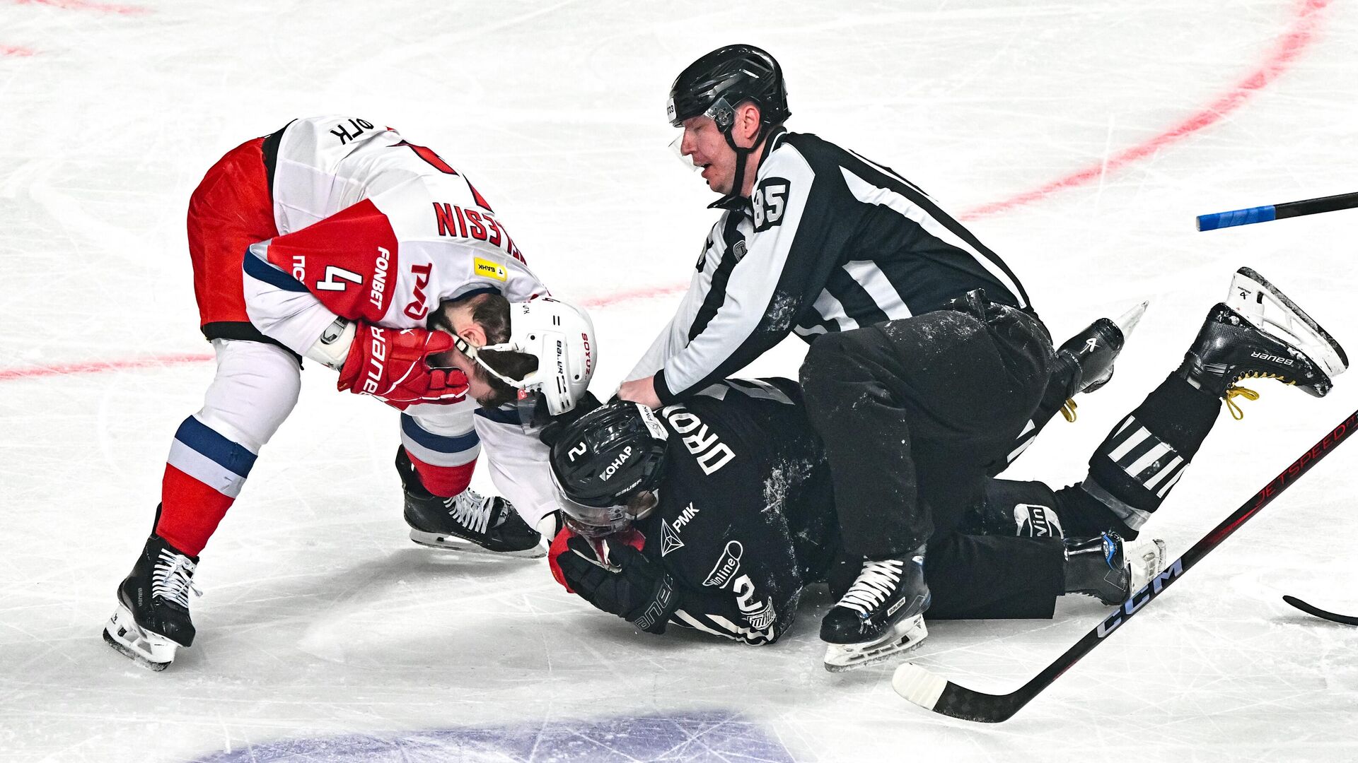 Эпизод матча Трактор (Челябинск) - Локомотив (Ярославль) Эпизод матча Трактор (Челябинск) - Локомотив (Ярославль) - РИА Новости, 1920, 24.10.2025