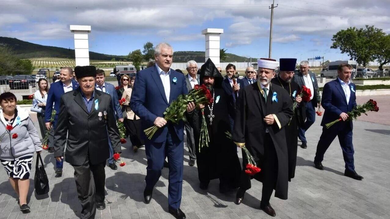 Памятные мероприятия прошли у мемориала жертвам депортации 1944 года в Крыму