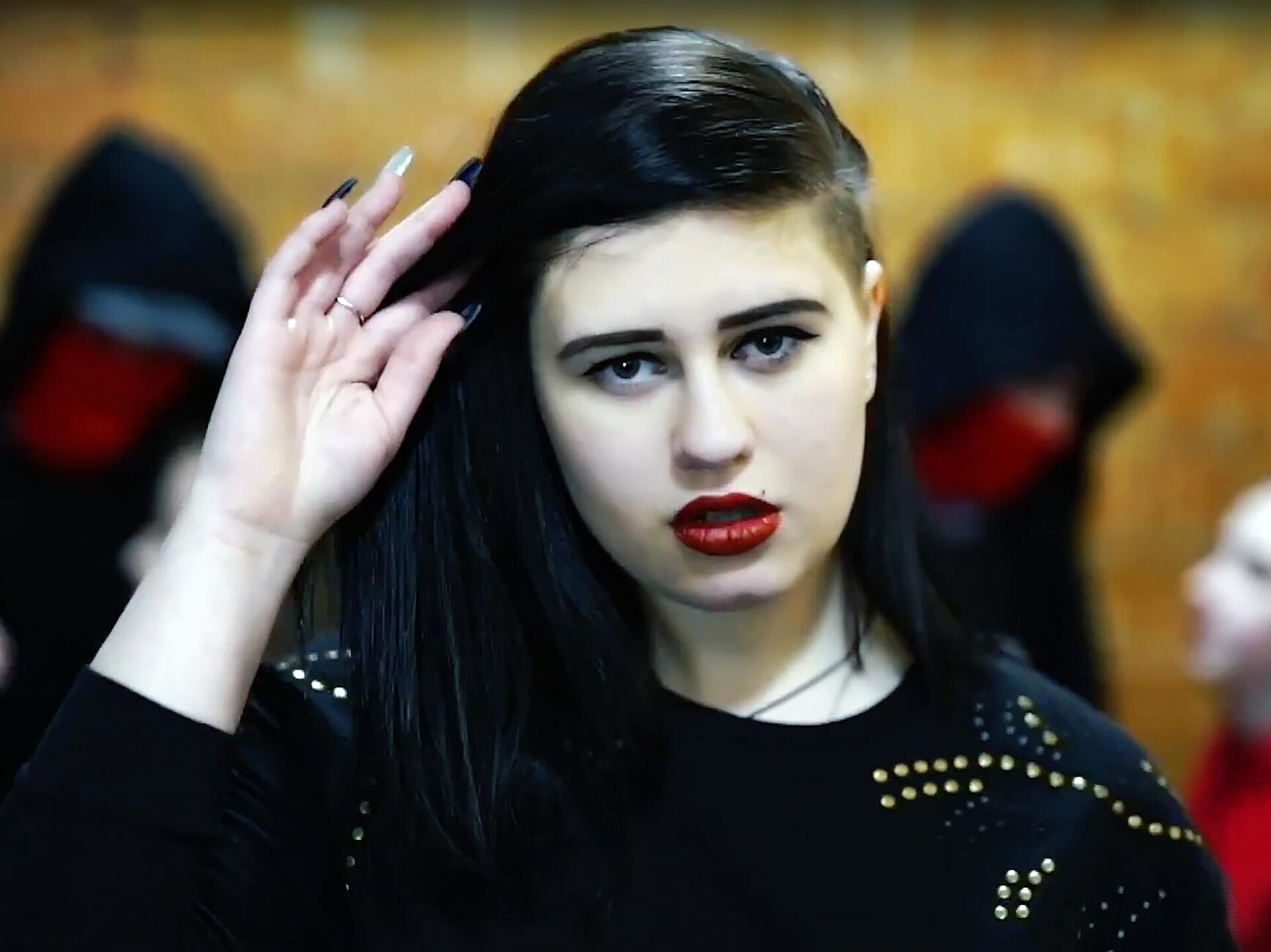 Қалың аяқтарды таратыңыз фото