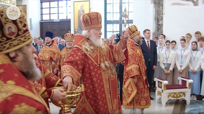 Патриарх Московский и всея Руси Кирилл освятил Благовещенский собор в Воткинске. Кадр видео