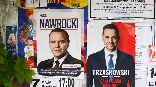 Предвыборные плакаты кандидатов в президенты Польши Рафала Тшасковского и Кароля Навроцкого