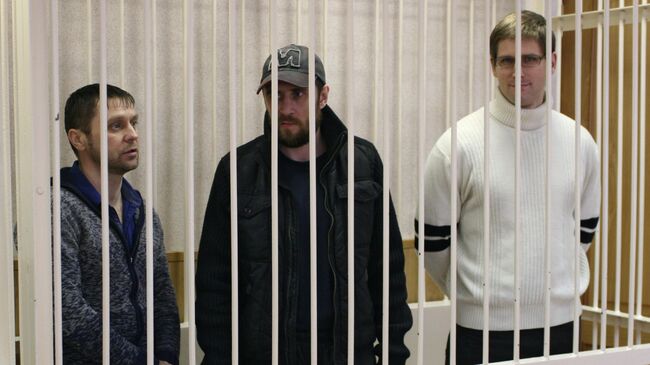 Виталий Лепинс, Алексей Булеев и Евгений Миронов, обвиняемые по делу о захвате грузового судна Arctic Sea, в зале суда