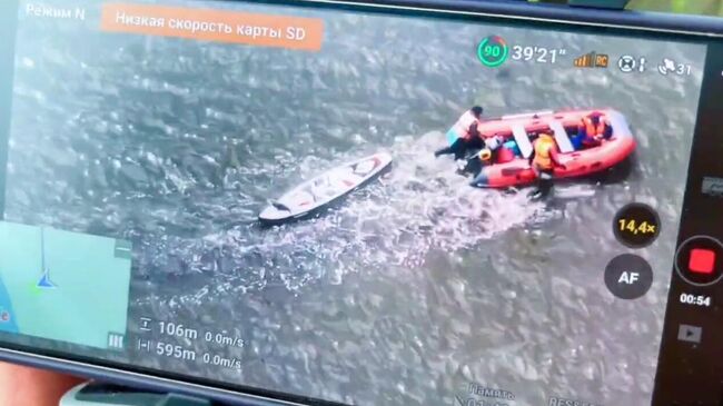 Поиск мужчины и женщины, которые пропали по время морской прогулки во Владивостоке