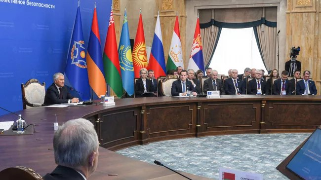 Председатель Государственной Думы РФ, председатель Парламентской Ассамблеи ОДКБ Вячеслав Володин на заседании Парламентской Ассамблеи Организации Договора о коллективной безопасности в Бишкеке. 19 мая 2025