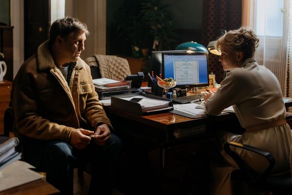 Владимир Вдовиченков и Юлия Пересильд в картине Мужу привет Владимир Вдовиченков и Юлия Пересильд в картине Мужу привет