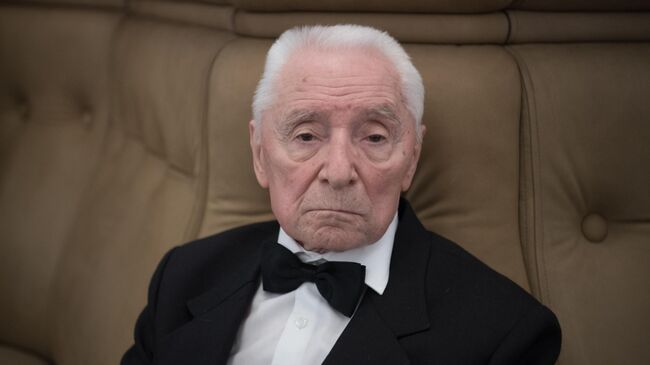 Балетмейстер, народный артист СССР Юрий Григорович Балетмейстер, народный артист СССР Юрий Григорович