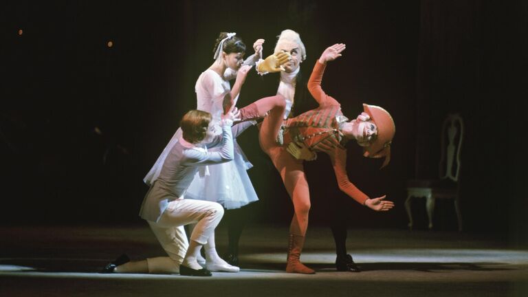 Сцена из балета Щелкунчик. Композитор Петр Ильич Чайковский. Постановка Юрия Григоровича Сцена из балета Щелкунчик. Композитор Петр Ильич Чайковский. Постановка Юрия Григоровича