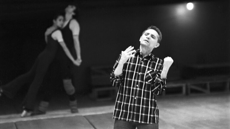 Главный балетмейстер Государственного академического Большого театра СССР (ныне России) Юрий Григорович во время репетиции Главный балетмейстер Государственного академического Большого театра СССР (ныне России) Юрий Григорович во время репетиции