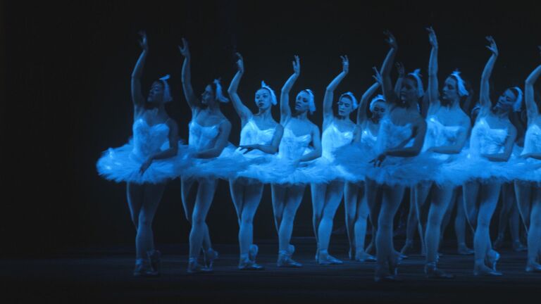 Сцена из балета П. Чайковского Лебединое озеро в постановке Юрия Григоровича Сцена из балета П. Чайковского Лебединое озеро в постановке Юрия Григоровича