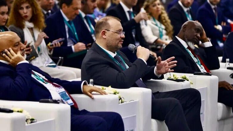 Заместитель председателя ПСБ Дмитрий Макеев на Международном экономическом форуме Россия – Исламский мир: КаzanForum - РИА Новости, 1920, 19.05.2025