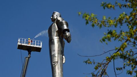 Промывка памятника Ю.А. Гагарину