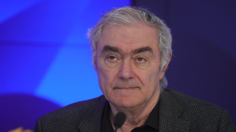 Декан филологического факультета Государственного института русского языка им. А.С. Пушкина Владимир Карасик Декан филологического факультета Государственного института русского языка им. А.С. Пушкина Владимир Карасик