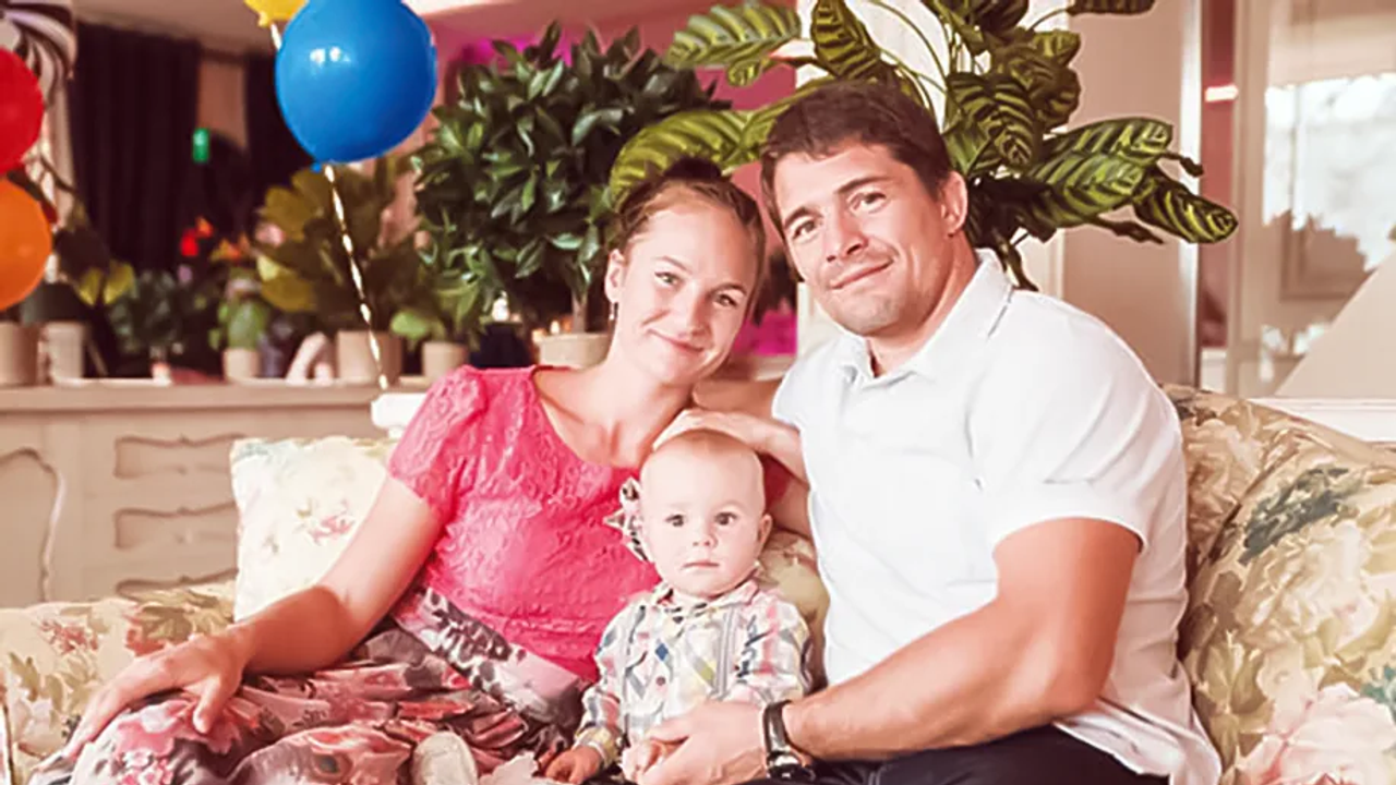 Фото: Жалаңаш әйел кафеге келді